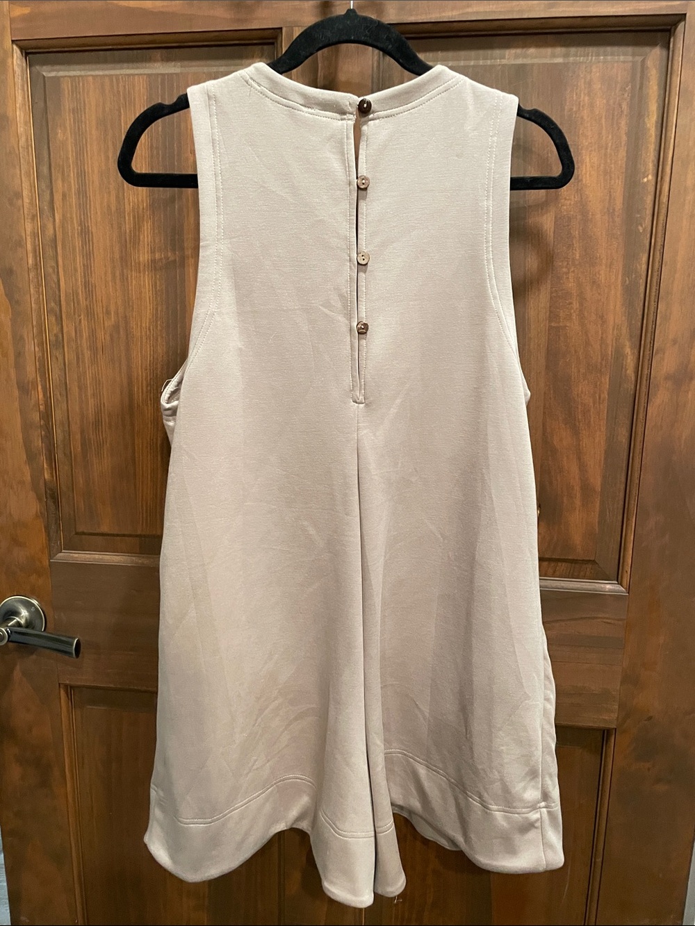 Davi & Dani Sleeveless Shift Romper in Tan NWOT - Picture 3 of 3